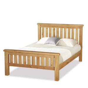 SALISBURY OAK QUEEN SLAT BED