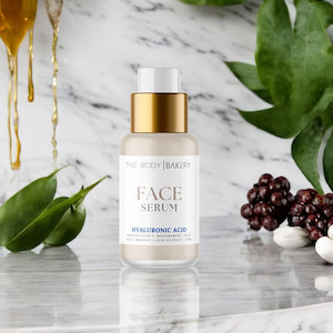 Manuka Honey + Hyaluronic Acid Face Serum THE BODY BAKERY