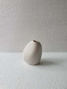 Homewares: Harmie Vase - Great White