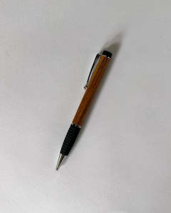 Native Wood Pen Rimu - Rubber Trim