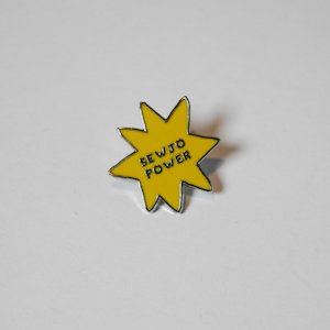 Fabrics textile: DIY DAISY SEWJO POWER Lapel Pin