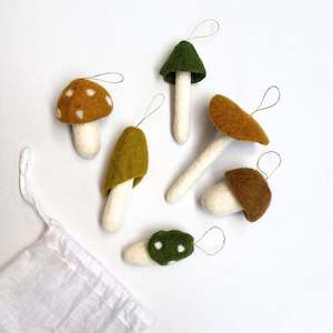 Muskhane - 6 Mini Hanging Mushrooms, Harmony Gold