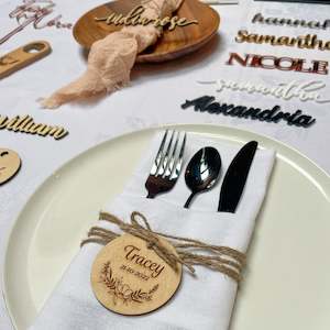 Wedding: Round Wooden Place Names / Wedding Favours