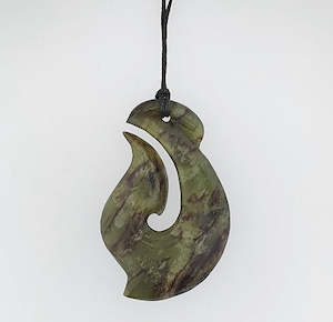 Gold smithing: Greenstone Hook Pendant