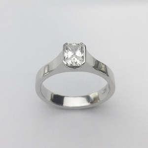 Gold smithing: Diamond 18ct Gold Solitaire Ring