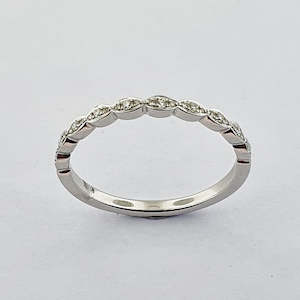 18ct White Gold & Diamond Ring