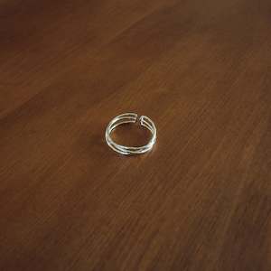 Jewellery: Sterling Silver Criss Cross Ring