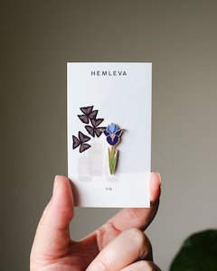 Flower: Iris Pin