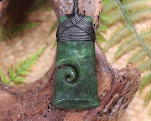 NZ Greenstone Medium Toki with Koru Pendant (AZ939) Kawakawa Pounamu