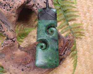 NZ Greenstone XLarge Toki with Koru Pendant (AZ938) Kawakawa Pounamu