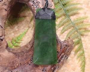 NZ Greenstone Medium Toki Pendant (AX714) Hapopo Pounamu