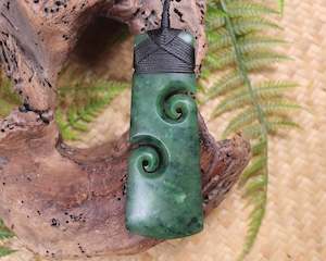 NZ Greenstone XLarge Toki with Koru Pendant (AZ937) Kawakawa Pounamu