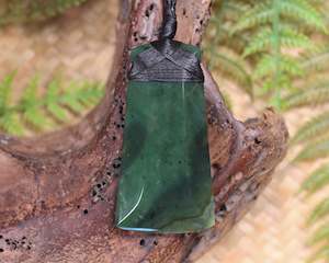 NZ Greenstone Medium Toki Pendant (BA408) Kawakawa Pounamu