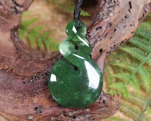 NZ Greenstone Medium Twist Pendant (BA342) Kawakawa Pounamu