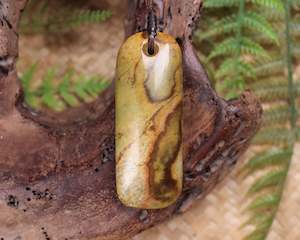 NZ Greenstone Medium Toki Pendant (AZ888) Flower Jade Pounamu