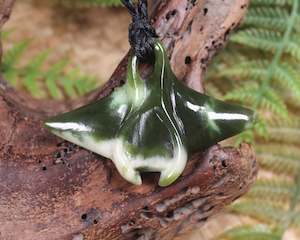 NZ Greenstone Medium Stingray or Whai Pendant (BA667) Hapopo Pounamu