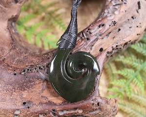 NZ Greenstone Medium Hei Matau Pendant (AX038) Rimu Pounamu