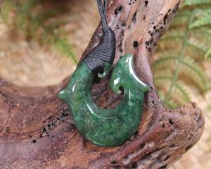 NZ Greenstone Medium Hei Matau Pendant (AX932) Kawakawa Pounamu