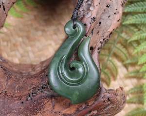 NZ Greenstone Medium Hei Matau Pendant (AZ998) Kawakawa Pounamu