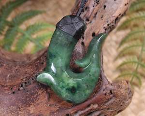 NZ Greenstone Medium Hei Matau Pendant (AX939) Kawakawa Pounamu