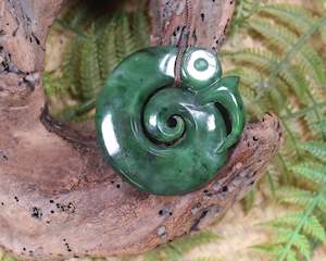 NZ Greenstone Large Koropepe Pendant (AQ126) Rimu Pounamu