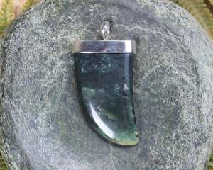 NZ Greenstone Sterling Silver Medium Niho Taniwha Tooth Pendant (AT791) Kawakawa Pounamu