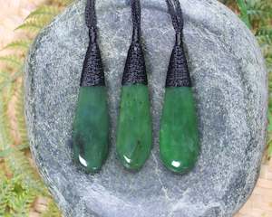 Jewellery: NZ Greenstone Small Roimata Pendant (AW390) Hapopo Pounamu