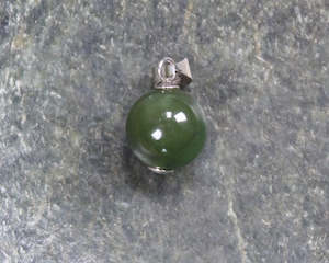 NZ Greenstone Bead Pendant (BA654) Kawakawa Pounamu