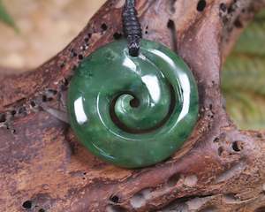 NZ Greenstone Small Koru Pendant (BB103) Kawakawa Pounamu