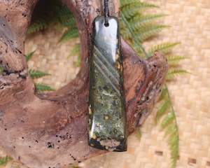 NZ Serpentine Large Toki Pendant (BB144)