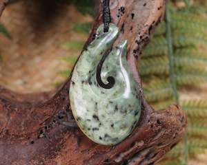 NZ Greenstone Medium Hei Matau Pendant (AZ604) Rimu Pounamu