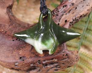 NZ Greenstone Medium Stingray or Whai Pendant (BA840) Hapopo Pounamu