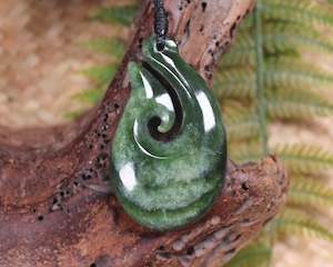 NZ Greenstone Medium Hei Matau Pendant (AZ596) Kawakawa Pounamu