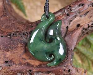 NZ Greenstone Small Hei Matau Pendant (AX123) Kawakawa Pounamu