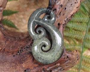 NZ Serpentine Medium Hammerhead Pendant (BA766)