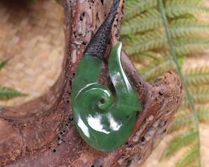 NZ Greenstone Medium Hei Matau Pendant (AW988) Hapopo Pounamu