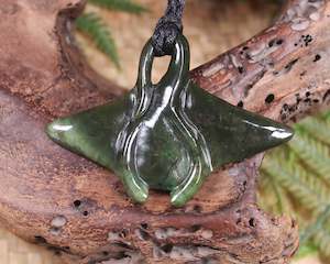 NZ Greenstone Medium Stingray or Whai Pendant (BA837) Rimu Pounamu