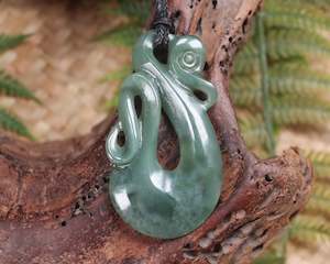 NZ Greenstone Medium Manaia Pendant (BA816) Inanga Pounamu