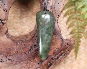 NZ Greenstone Medium Niho Taniwha Tooth Pendant (AZ739) Hapopo Pounamu