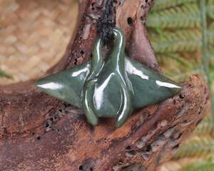 NZ Greenstone Small Stingray or Whai Pendant (BA828) Inanga Pounamu