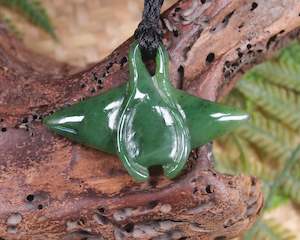 NZ Greenstone Small Stingray or Whai Pendant (BA829) Hapopo Pounamu