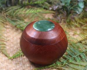 NZ Greenstone NZ Wood Container (BB174) Inanga  Pounamu