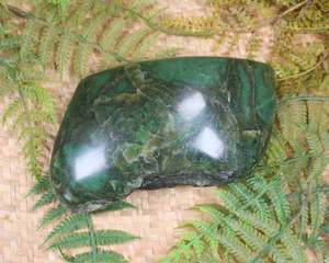 NZ Greenstone Freeform Touchstone Sculpture (BA929) Kawakawa Pounamu