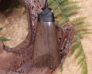 Jewellery: NZ Fossilised Wood Medium Toki Pendant (BB115)