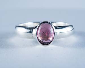 Jewellery: Pink Tourmaline Sterling Silver Ring Size 6 (S608)