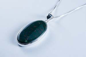 Jewellery: Bloodstone Sterling Silver Pendant (AZ068)