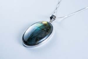 Jewellery: Labradorite Sterling Silver Pendant (S518)