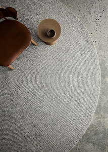 Round Rugs: Armadillo Braid - Pumice