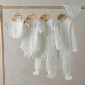 Baby wear: Mamas and Papas Duckling Set - 5 Piece Set