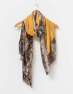 Linen - household: Snake w/Amber Square Scarf